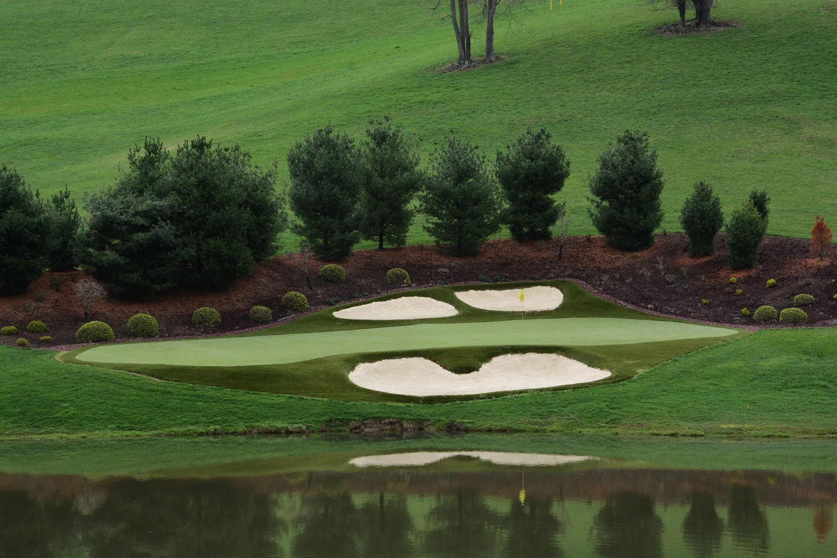 Bring the tournament excitement home with our artificial golf greens designed for any Kennewick space.