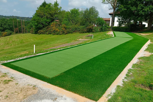 Kennewick Outdoor tee line consisting of one continuous green synthetic grass strip surrounded by trees