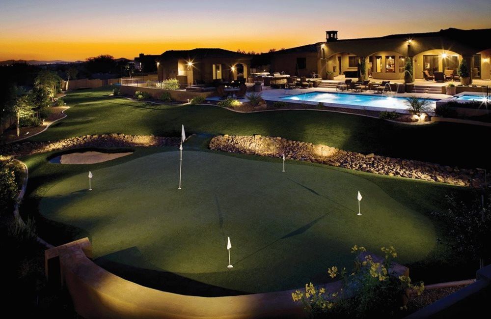 Kennewick residential backyard putting green grass