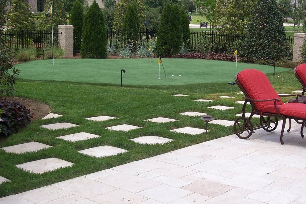 Kennewick backyard putting green