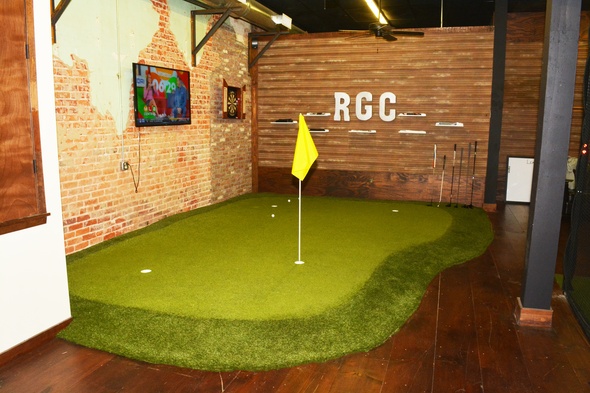 Kennewick Indoor Putting Green